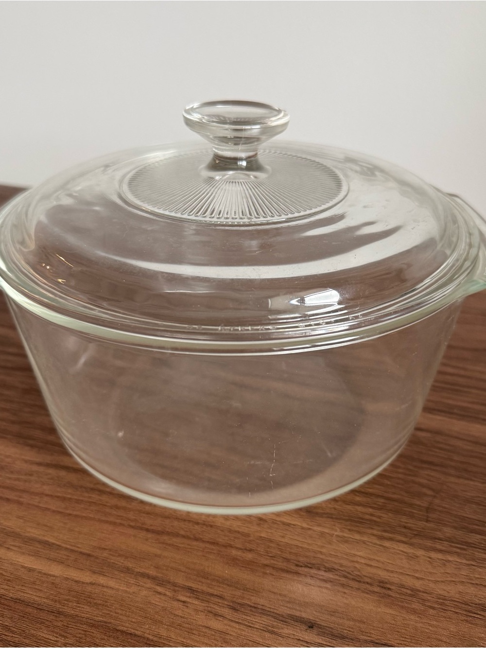 Vintage Pyrex bowl with top